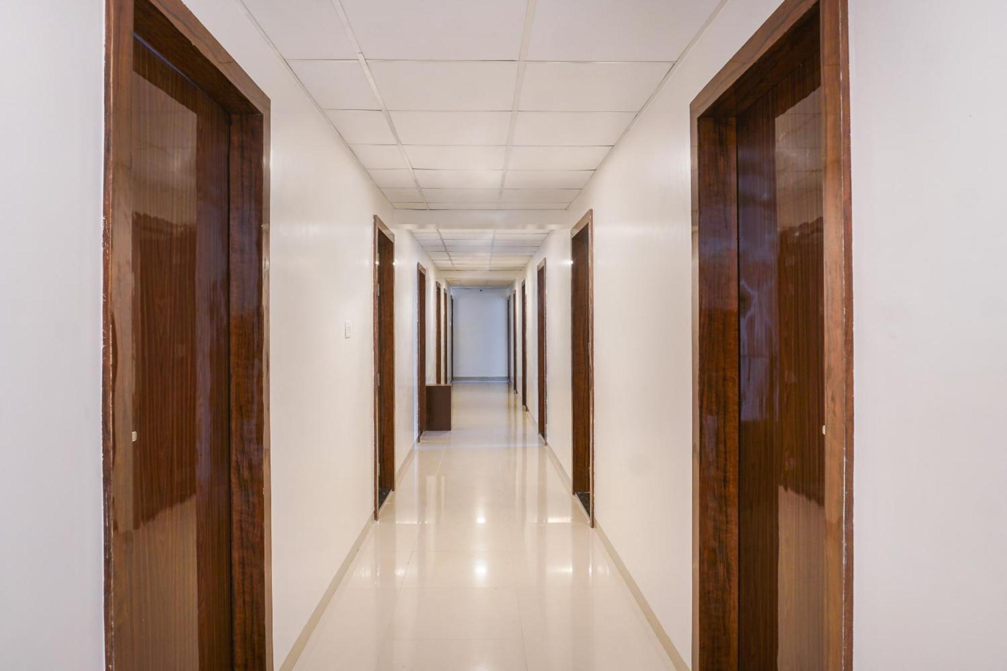 Hotel O Nitya Executive Phursungi Kültér fotó