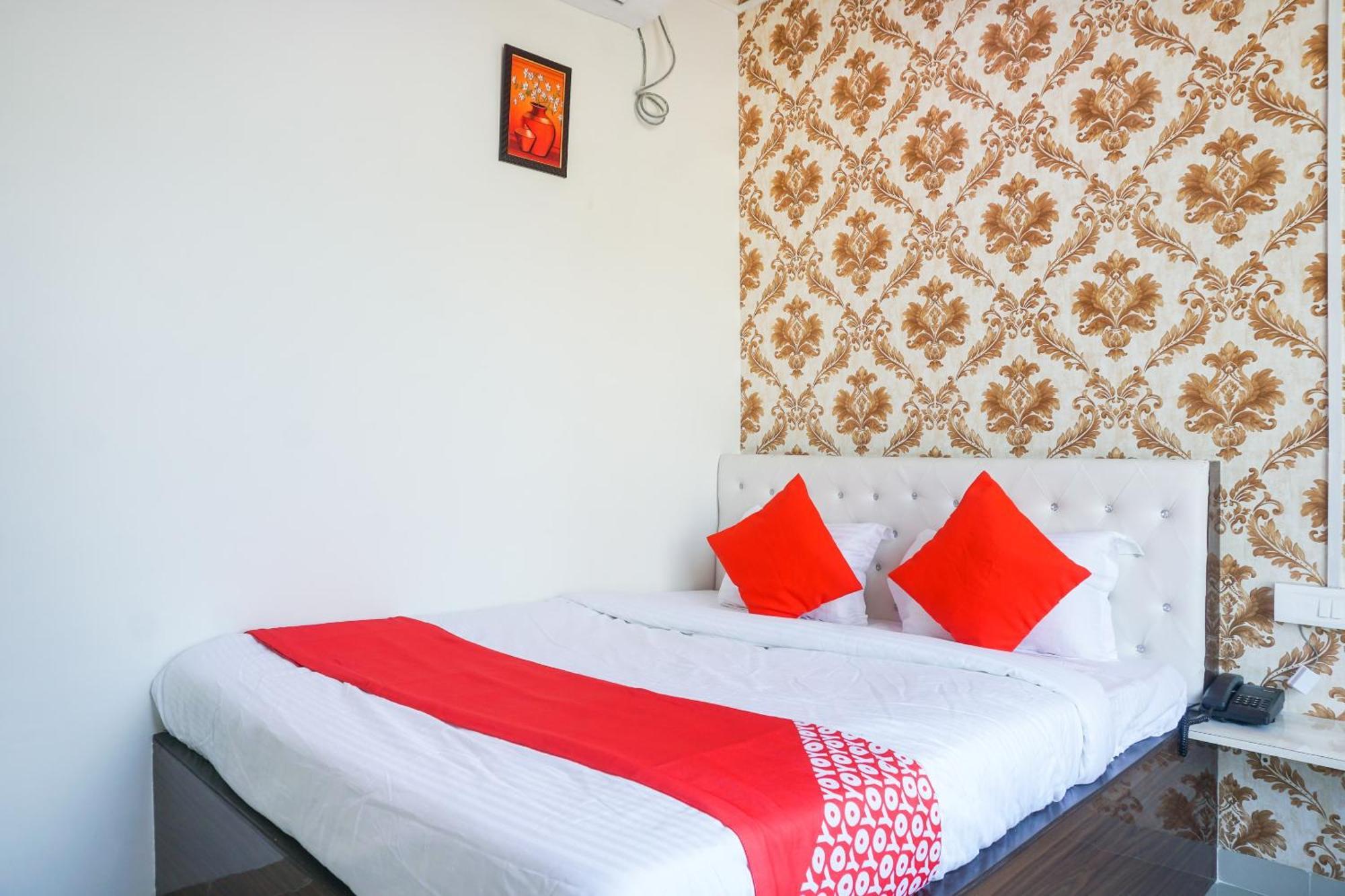 Hotel O Nitya Executive Phursungi Kültér fotó