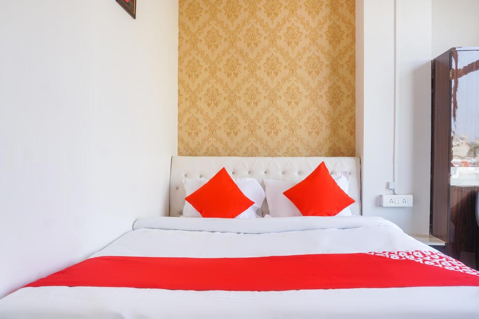 Hotel O Nitya Executive Phursungi Kültér fotó