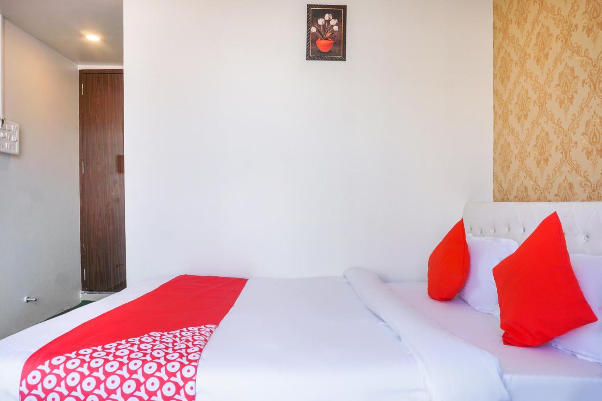 Hotel O Nitya Executive Phursungi Kültér fotó