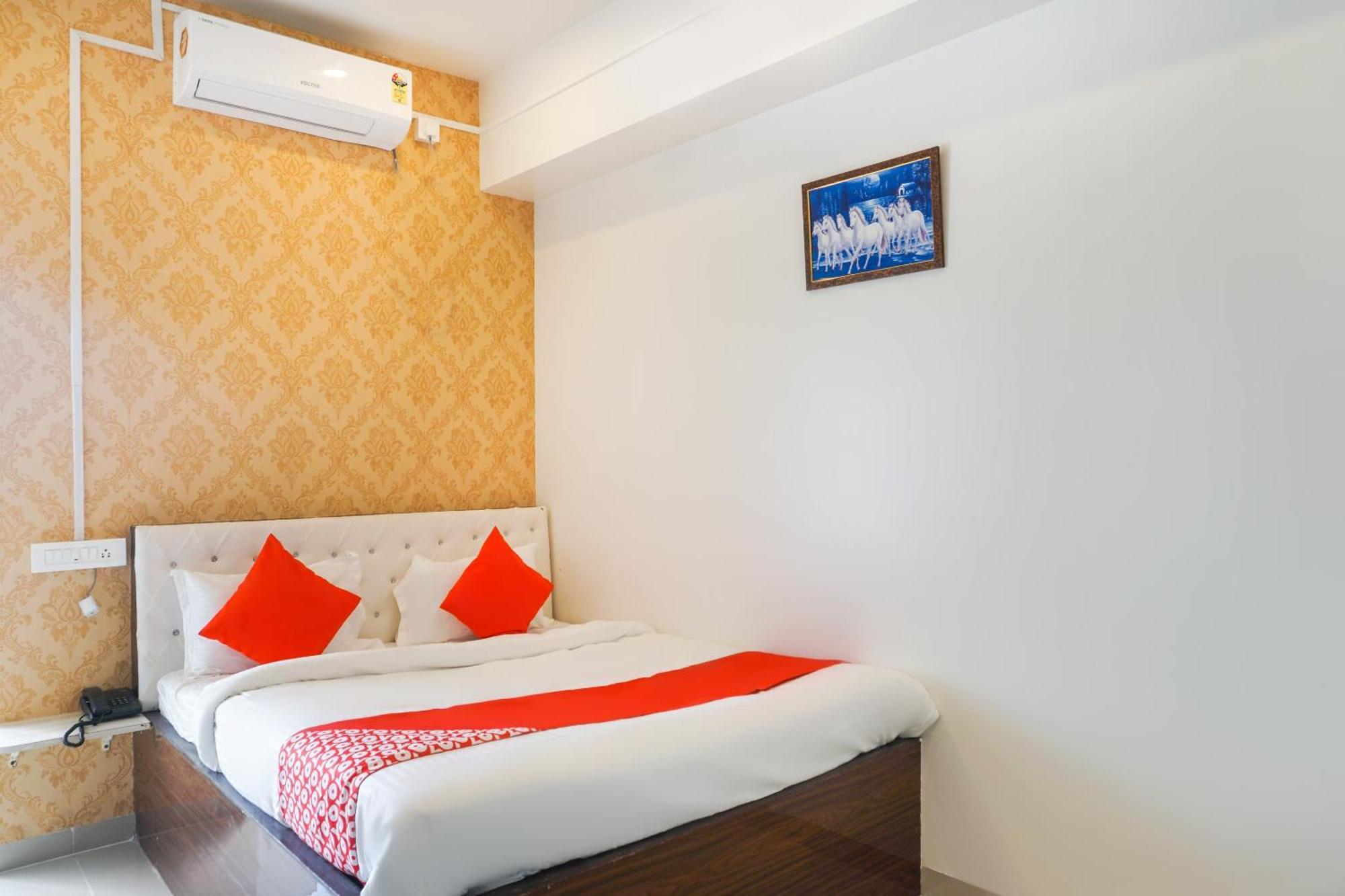 Hotel O Nitya Executive Phursungi Kültér fotó