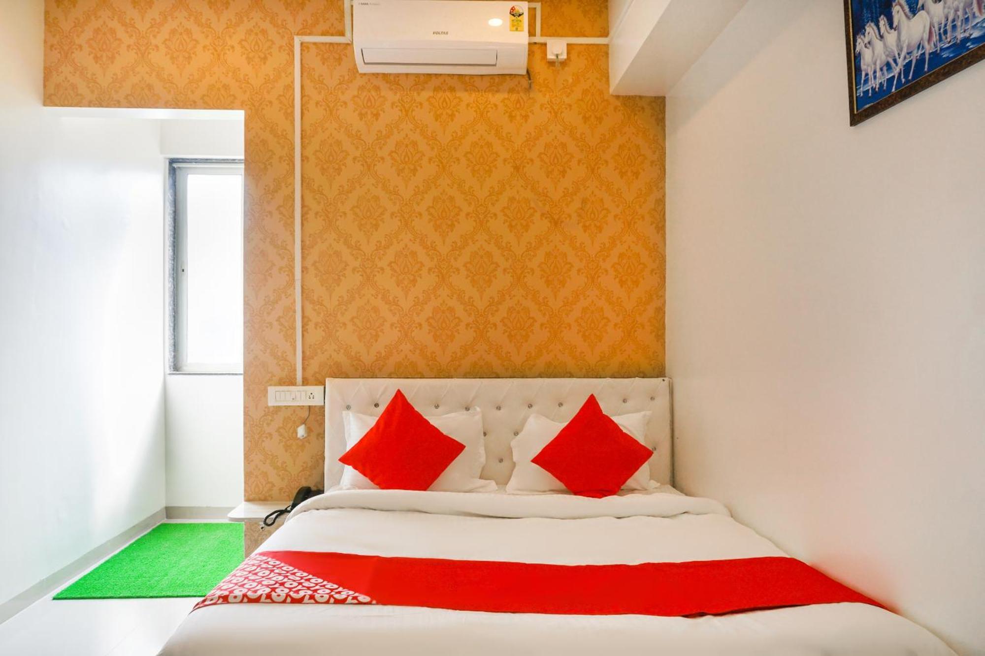 Hotel O Nitya Executive Phursungi Kültér fotó