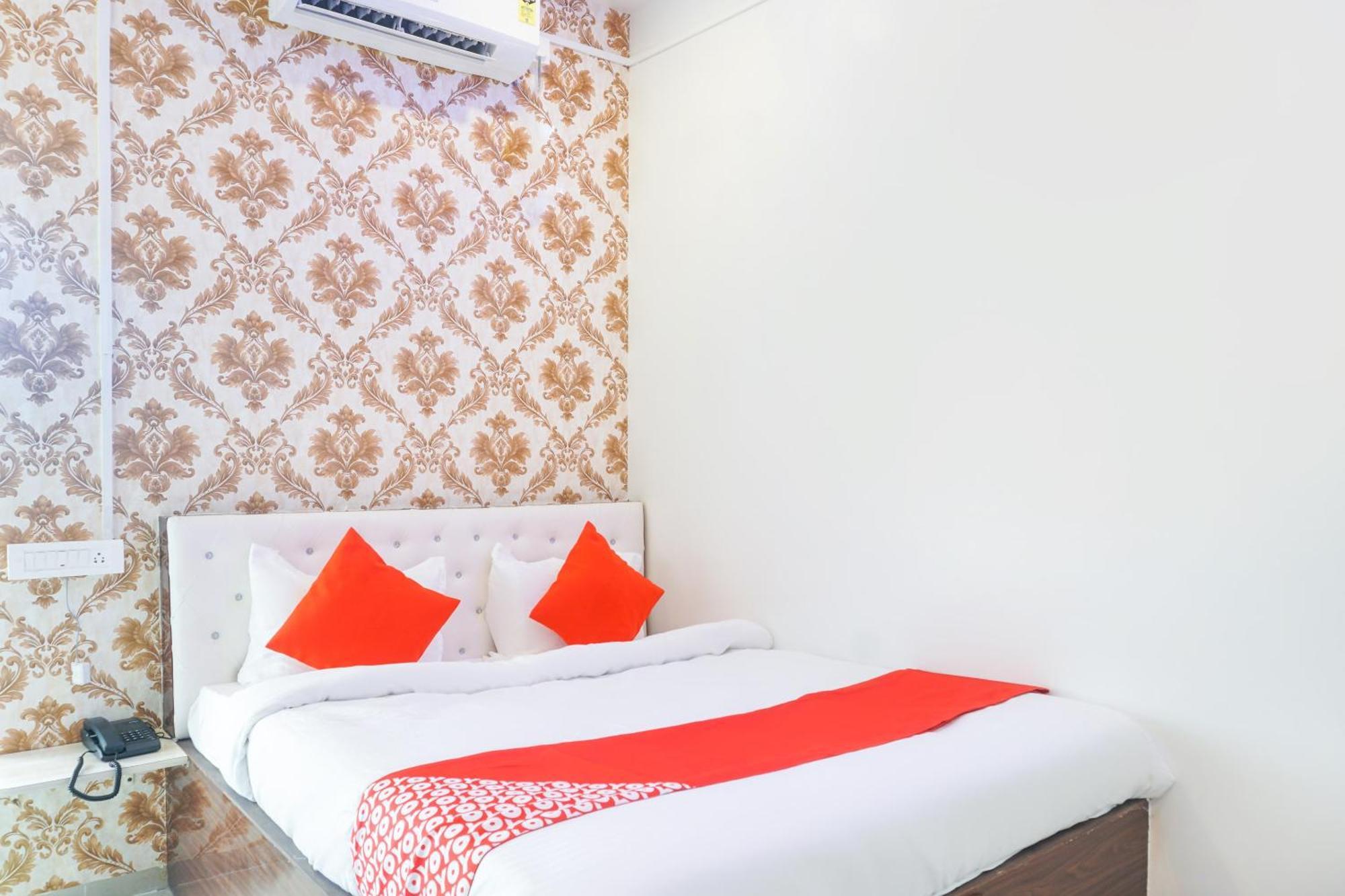 Hotel O Nitya Executive Phursungi Kültér fotó