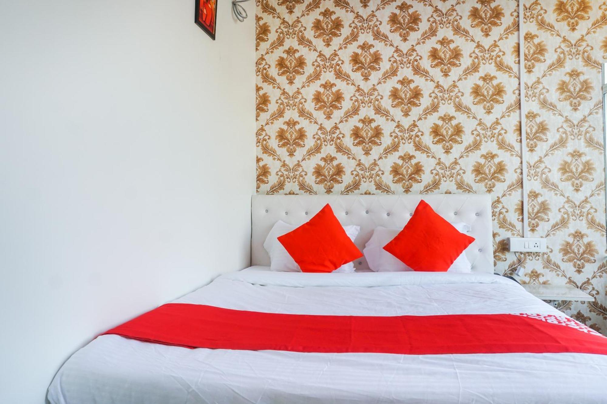 Hotel O Nitya Executive Phursungi Kültér fotó