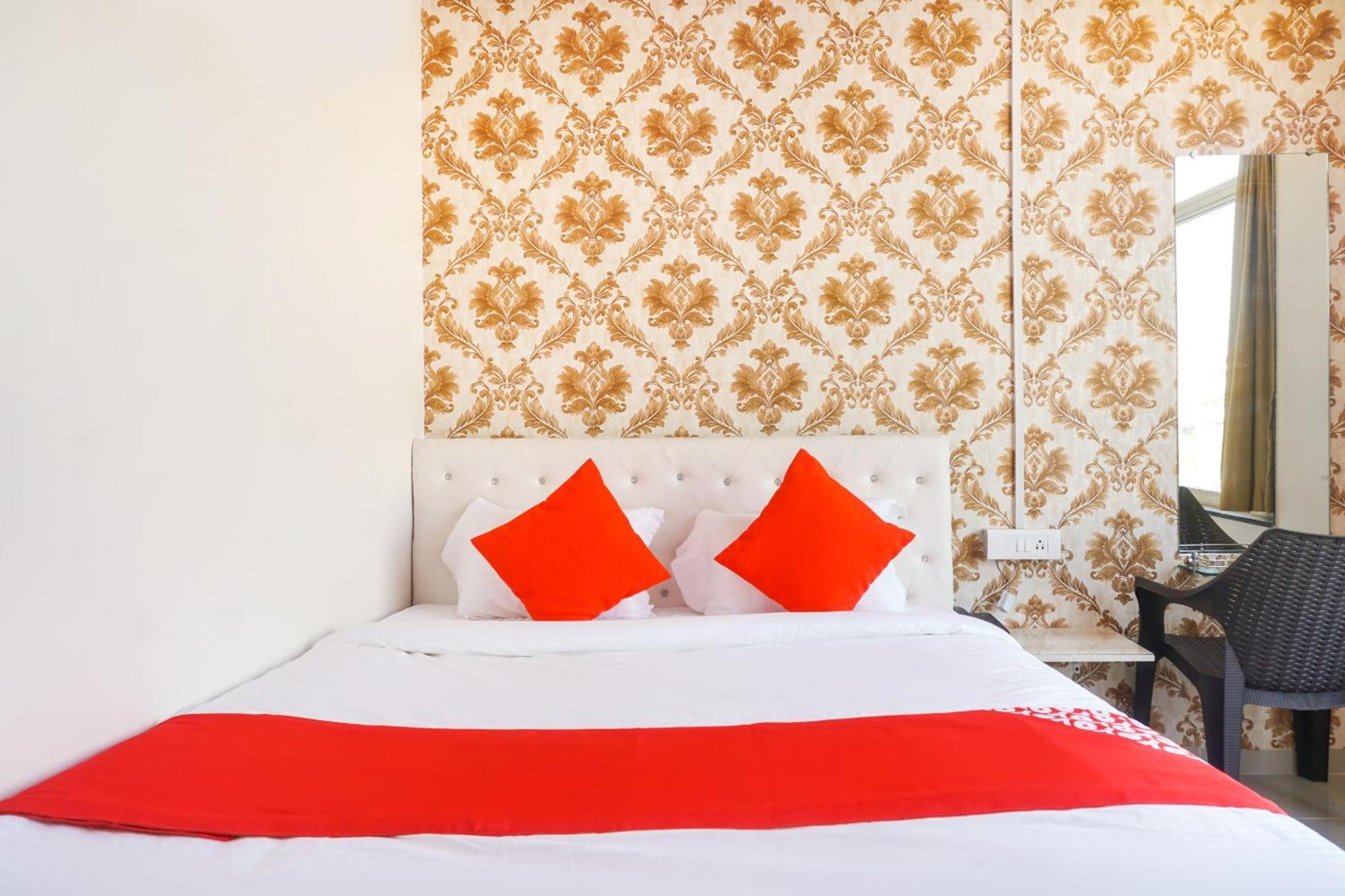 Hotel O Nitya Executive Phursungi Kültér fotó